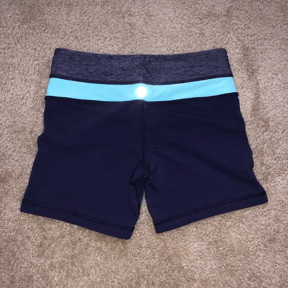 SOLD Lululemon reversible shorts - Picture 3 of 7